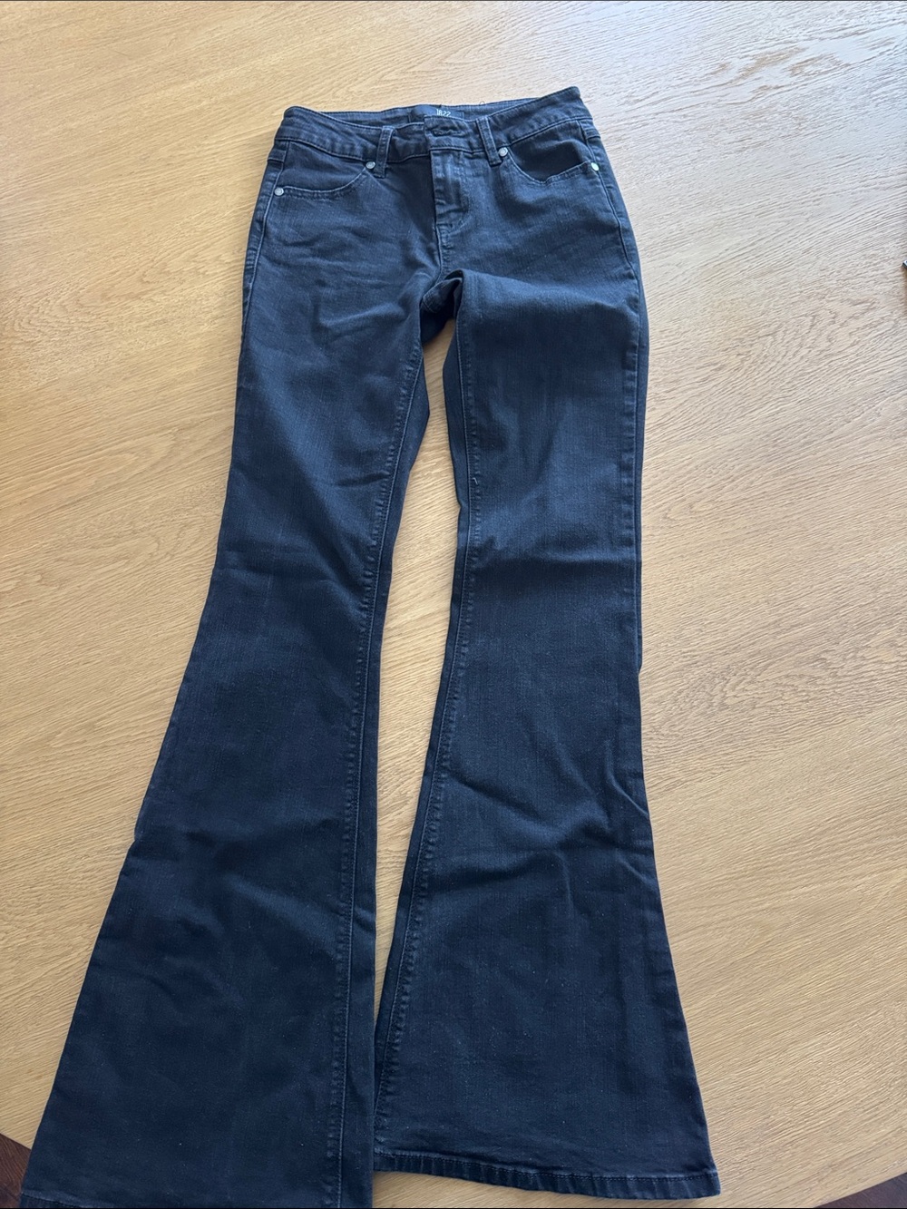 1822 Black Women's flare jeans